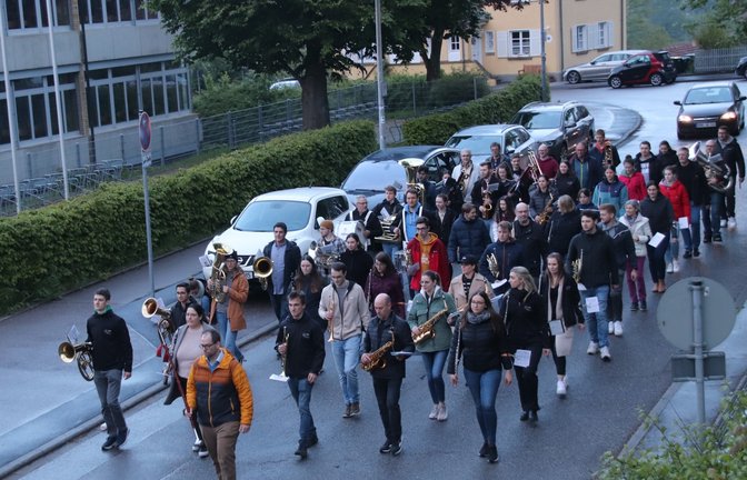 In drei Wochen wird der Vaihinger Maientag gefeiert. Der Musikverein ist immer dabei. Und die Marschprobe gehört in jedem Jahr zum Vorbereitungsritual.  <span class='image-autor'>Foto: Arning</span>