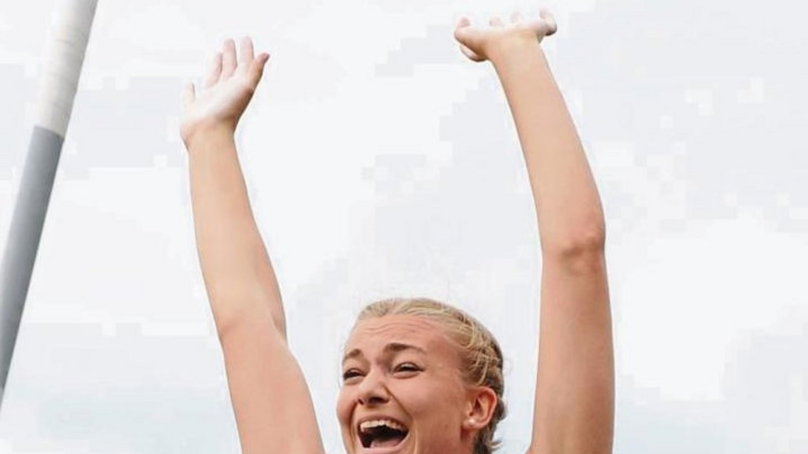 Als die Latte bei 4,10 Metern nicht wackelt, weiß Tamara Schaßberger, dass sie ihre persönliche Bestleistung eingestellt hat und Deutsche U-20-Meisterin im Stabhochsprung ist. Foto: Hensel