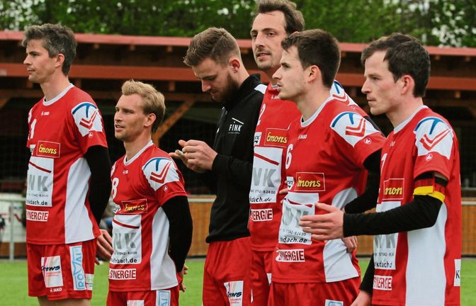 Kolja Meyer, Daniel Wörsinger, Tobias Knodel, Marc Krüger, Tobias Rommel und Marco Lochmahr bilden eine schlagkräftige Truppe, mit der die Faustballer des TV Vaihingen den Klassenerhalt in der 1. Bundesliga Süd schaffen wollen. Foto: Nachreiner