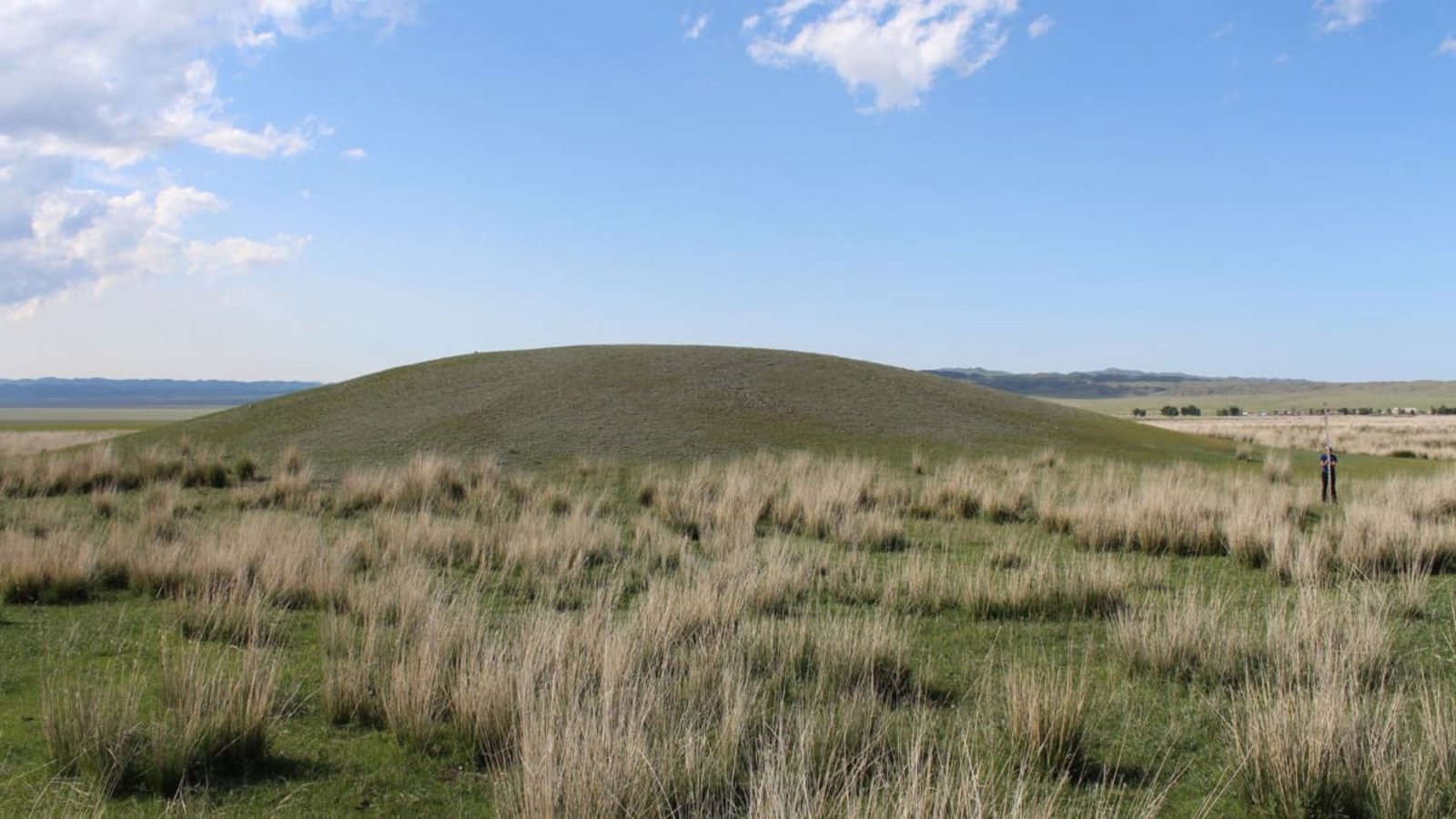 Der Grabhügel „Kurgan Shilikty 16“ in Kasachstan vor den Ausgrabungsarbeiten.© Rinat Zhumatayev/Max-Planck-Institut für evolutionäre Anthropologie Der Grabhügel „Kurgan Shilikty 16“ in Kasachstan vor den Ausgrabungsarbeiten.© Rinat Zhumatayev/Max-Planck-Institut für evolutionäre Anthropologie