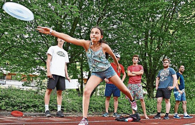Beim Discgolf ist Gefühl in den Armen angesagt, denn die Scheibe ist sehr anfällig.  Fotos: Baumann