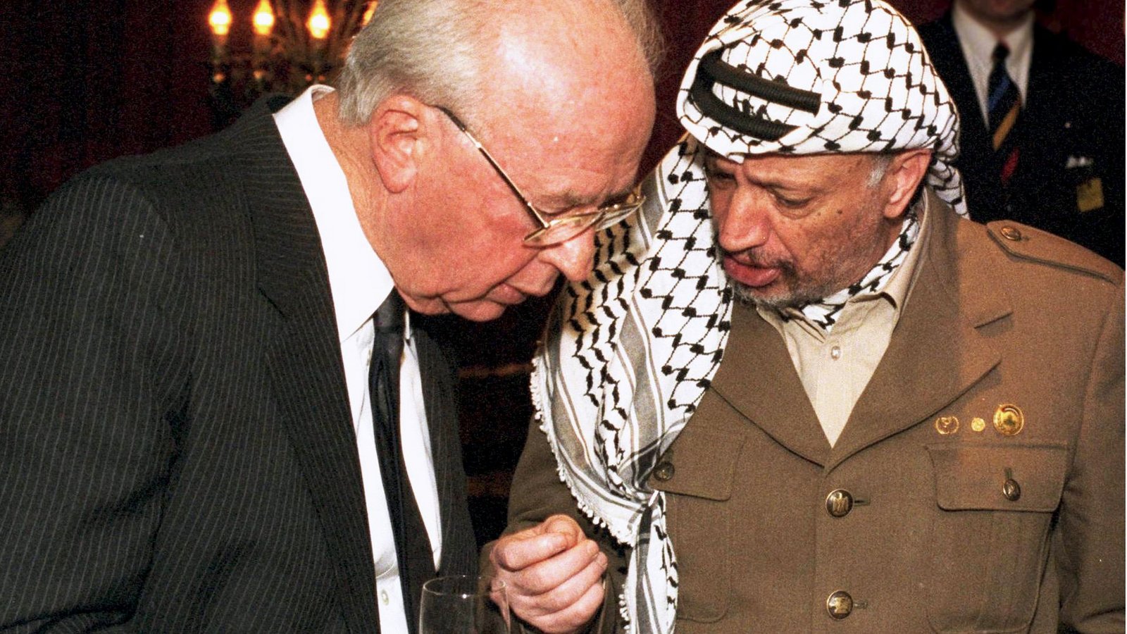 Trieben die Idee der Zwei-Staaten-Lösung voran: Itzchak Rabin (links) und Jassir Arafat 1994 in Oslo.Foto: IMAGO/Capital Pictures