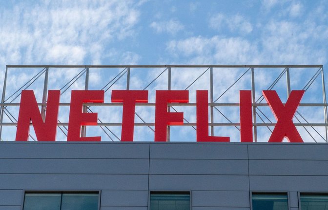 Netflix wird teurer - auch in Deutschland.<span class='image-autor'>Foto: Andrej Sokolow/dpa</span>