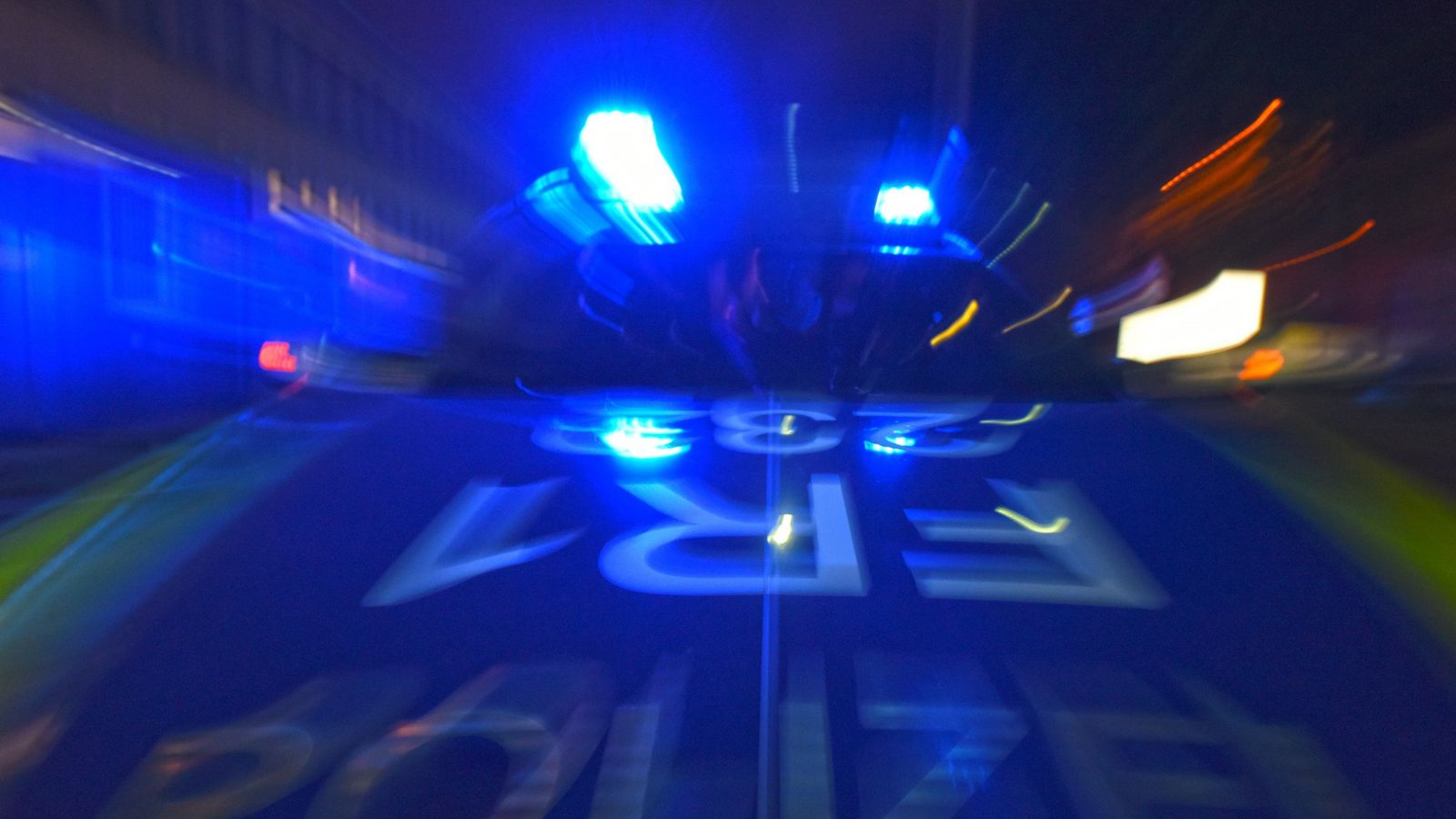 Die Polizei sucht Zeugen eines Rasers auf einem Golfplatz. (Symbolbild)Foto: dpa/Patrick Seeger