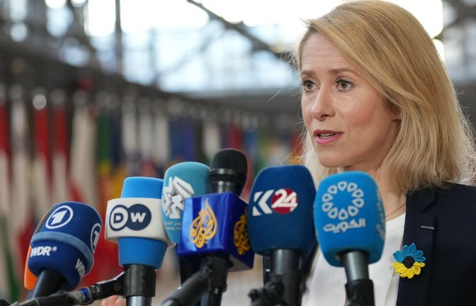 Die EU-Außenbeauftragte Kaja Kallas warnt am Rande eines Treffens der EU-Außenminister in Brüssel, dass der Krieg im Iran wegen der steigenden Energiepreise für Russland von Vorteil sei.<span class='image-autor'>Foto: Virginia Mayo/AP/dpa</span>