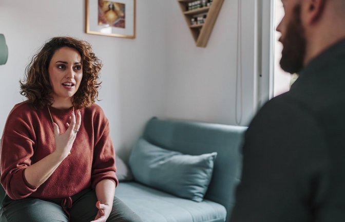Einen Psychotherapieplatz zu finden, ist derzeit schon nicht einfach. Durch die geplanten Kürzungen der Honorare von Psychotherapeuten könnte sich die Situation für Patienten dramatisch verschlechtern.<span class='image-autor'>Foto: IMAGO/Westend61</span>