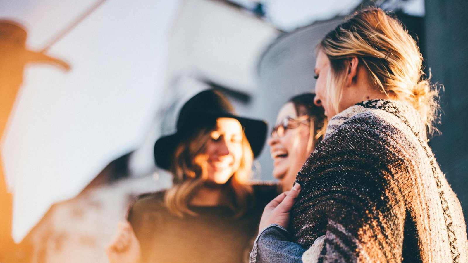 Die Angst, jemanden vor den Kopf zu stoßen und daraufhin abgelehnt zu werden, sitzt tief, das spielt auch in Freundschaften eine Rolle.Foto: Unsplash/Priscilla du Preez Die Angst, jemanden vor den Kopf zu stoßen und daraufhin abgelehnt zu werden, sitzt tief, das spielt auch in Freundschaften eine Rolle.Foto: Unsplash/Priscilla du Preez