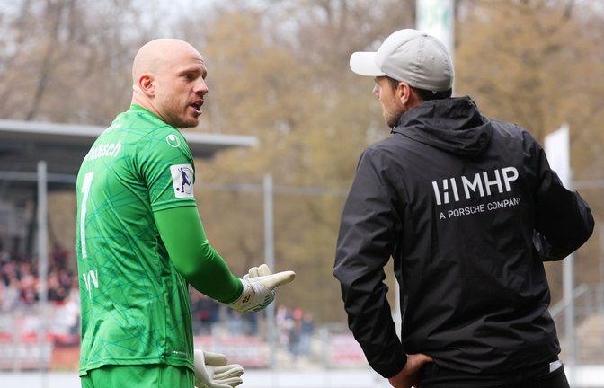 Gibt Trainer Marco Wildersinn seinem Stammkeeper Felix Dornebusch auf dem Kunstrasenplatz in Mainz-Mombach eine Pause?<span class='image-autor'>Foto: Baumann/Alexander Keppler</span>