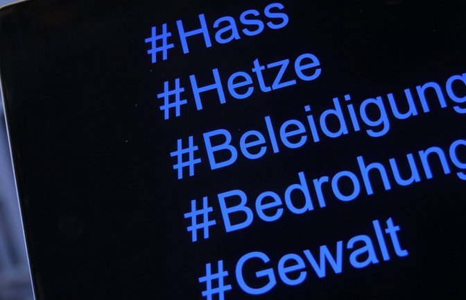 Hass im Netz ist weit verbreitet (Symbolbild).<span class='image-autor'>Foto: IMAGO/Guido Schiefer</span>