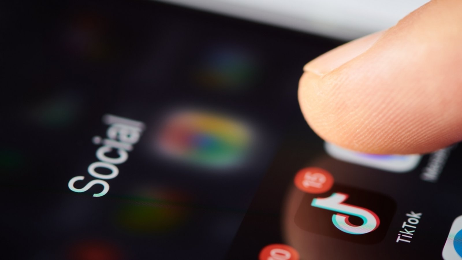 Der "Camera Flip Trend" sorgt auf Social Media aktuell für Lacher.Foto: Viktollio/ Shutterstock Der "Camera Flip Trend" sorgt auf Social Media aktuell für Lacher.Foto: Viktollio/ Shutterstock