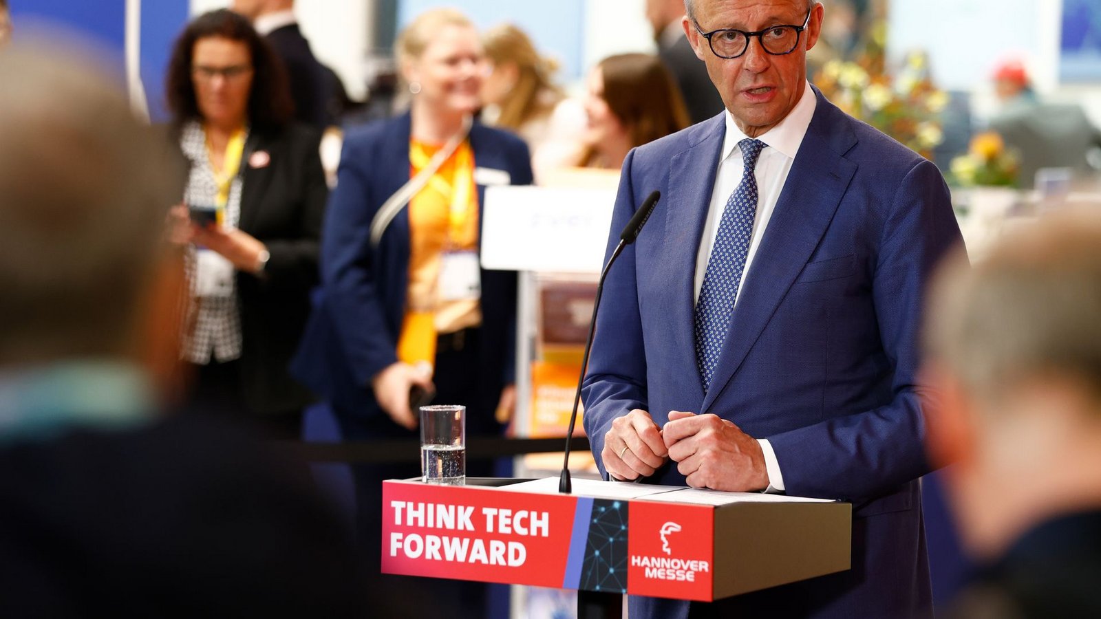 Das Abschlussstatement gab Merz alleine ab.Foto: Moritz Frankenberg/dpa