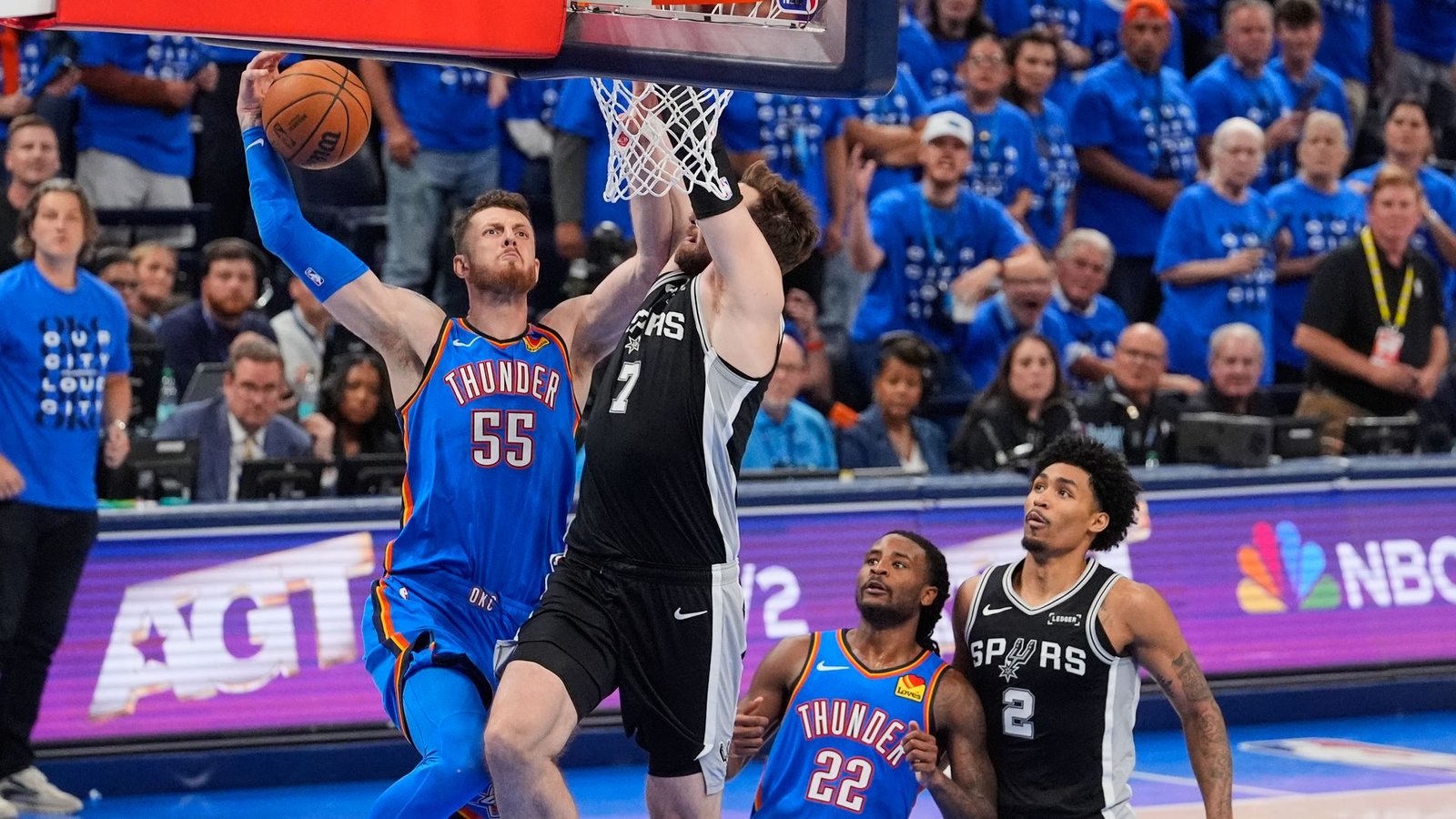 Isaiah Hartenstein konnte das Aus der Thunder nicht verhindern.Foto: Nate Billings/AP/dpa Isaiah Hartenstein konnte das Aus der Thunder nicht verhindern.Foto: Nate Billings/AP/dpa