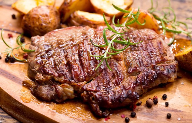 So frieren Sie gebratenes Fleisch richtig ein. Erfahren Sie, worauf Sie beim Einfrieren und Auftauen von gebratenem Fleisch achten müssen.<span class='image-autor'>Foto: Nitr / Shutterstock.com</span>