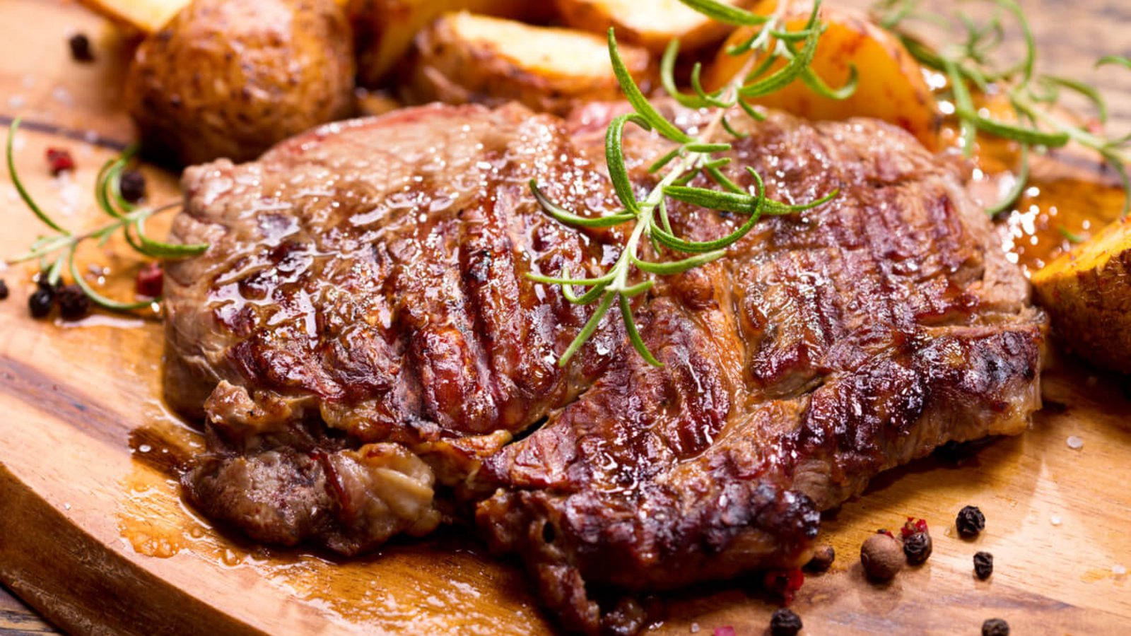 So frieren Sie gebratenes Fleisch richtig ein. Erfahren Sie, worauf Sie beim Einfrieren und Auftauen von gebratenem Fleisch achten müssen.Foto: Nitr / Shutterstock.com