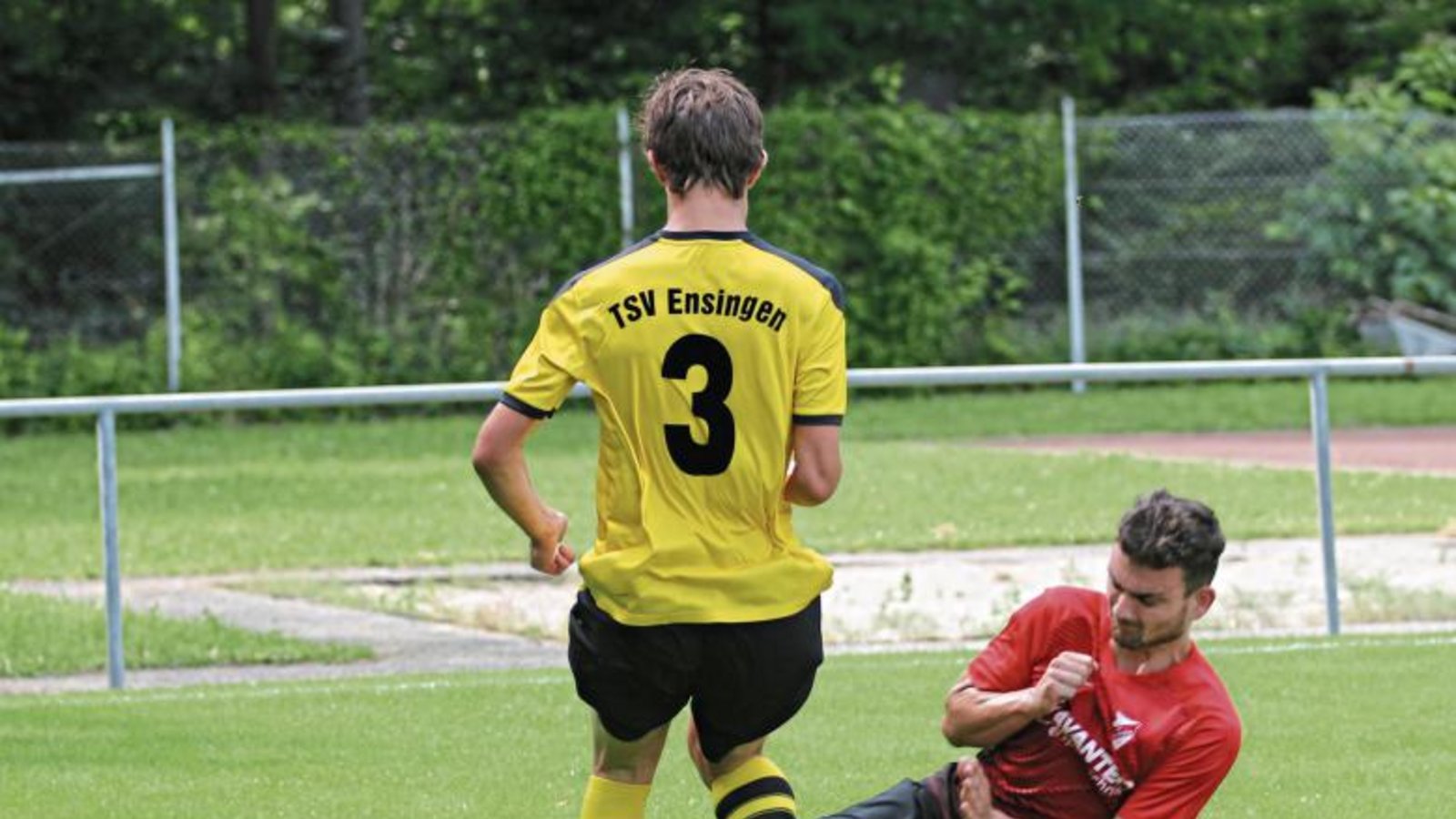In Derbys wie am Sonntag beim FC Gündelbach sind auch Kämpferqualitäten gefragt wie hier von Pascal Kohler (rechts) gegen Ensingens Markus Lotter. Foto: Nachreiner In Derbys wie am Sonntag beim FC Gündelbach sind auch Kämpferqualitäten gefragt wie hier von Pascal Kohler (rechts) gegen Ensingens Markus Lotter. Foto: Nachreiner