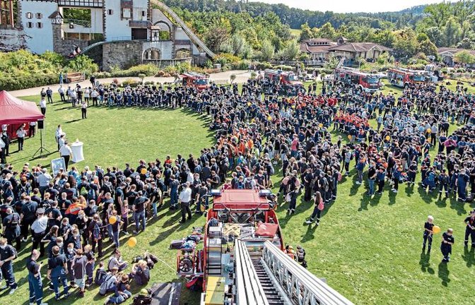 „Wasser marsch“ lautete das Motto bei der ersten Großaktion der Jugendfeuerwehren in Tripsdrill. Fotos: p