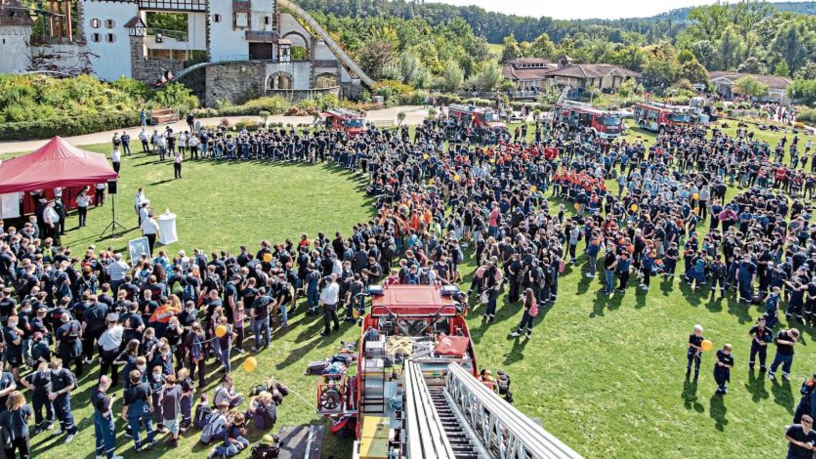 „Wasser marsch“ lautete das Motto bei der ersten Großaktion der Jugendfeuerwehren in Tripsdrill. Fotos: p „Wasser marsch“ lautete das Motto bei der ersten Großaktion der Jugendfeuerwehren in Tripsdrill. Fotos: p