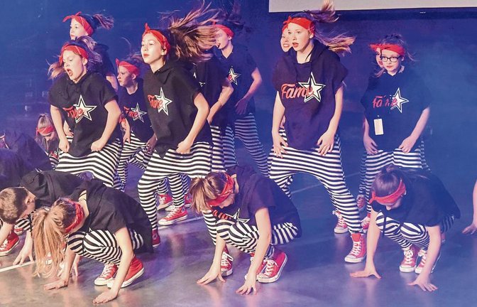 Mit ihrer „Power-Choreografie“ (Trainerin Sabrina Kienzle) zum Thema „Handy-Sprachassistent Siri“ kam Fame in ihrer Klasse und Kategorie bei den Wertungsrichtern am besten an. Foto: Leitner