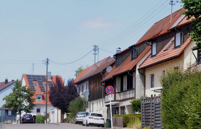 Die unbefriedigende Verkehrssituation in der Schützinger Straße ist schon lange ein Thema in der Gemeinde. Ein neues Konzept soll die Lage verbessern.  <span class='image-autor'>Foto: Stahlfeld</span>