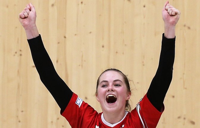 Nach 0:12 Punkten aus den ersten sechs Saisonspielen jubelt Ricarda Stübbe gestern in Stammheim über den zweiten Sieg an einem Tag. <span class='image-autor'>Foto: Küppers</span>