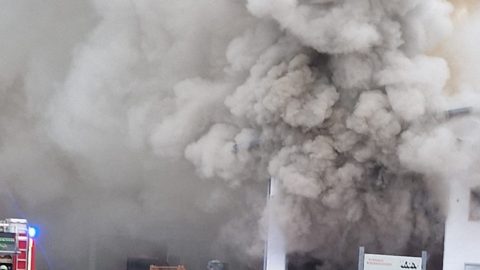 Am Freitag sind zahlreiche Feuerwehren im Einsatz. Foto: Feuerwehr Sachsenheim Am Freitag sind zahlreiche Feuerwehren im Einsatz. Foto: Feuerwehr Sachsenheim