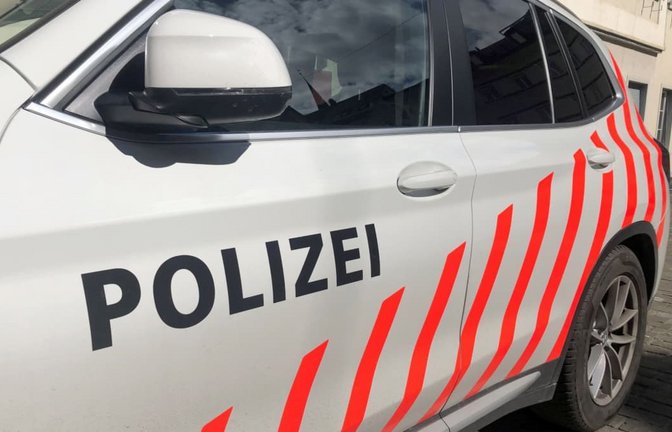 Ein Fahrzeug der Polizei in der Schweiz. (Symbolbild).<span class='image-autor'>Christiane Oelrich/dpa</span>