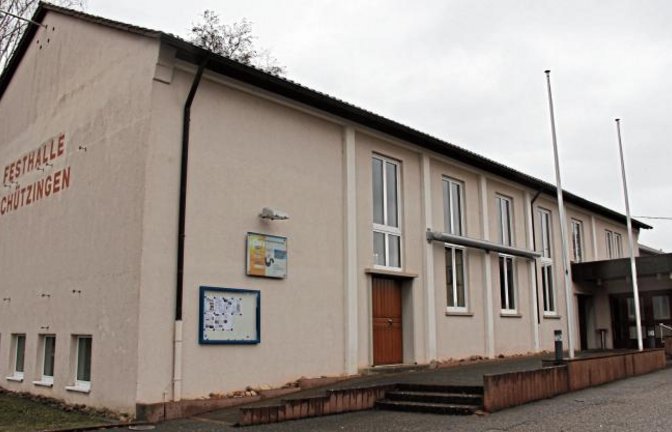 Die Festhalle inklusive Kindertagesstätte in Schützingen soll saniert werden.  Foto: Romanowski