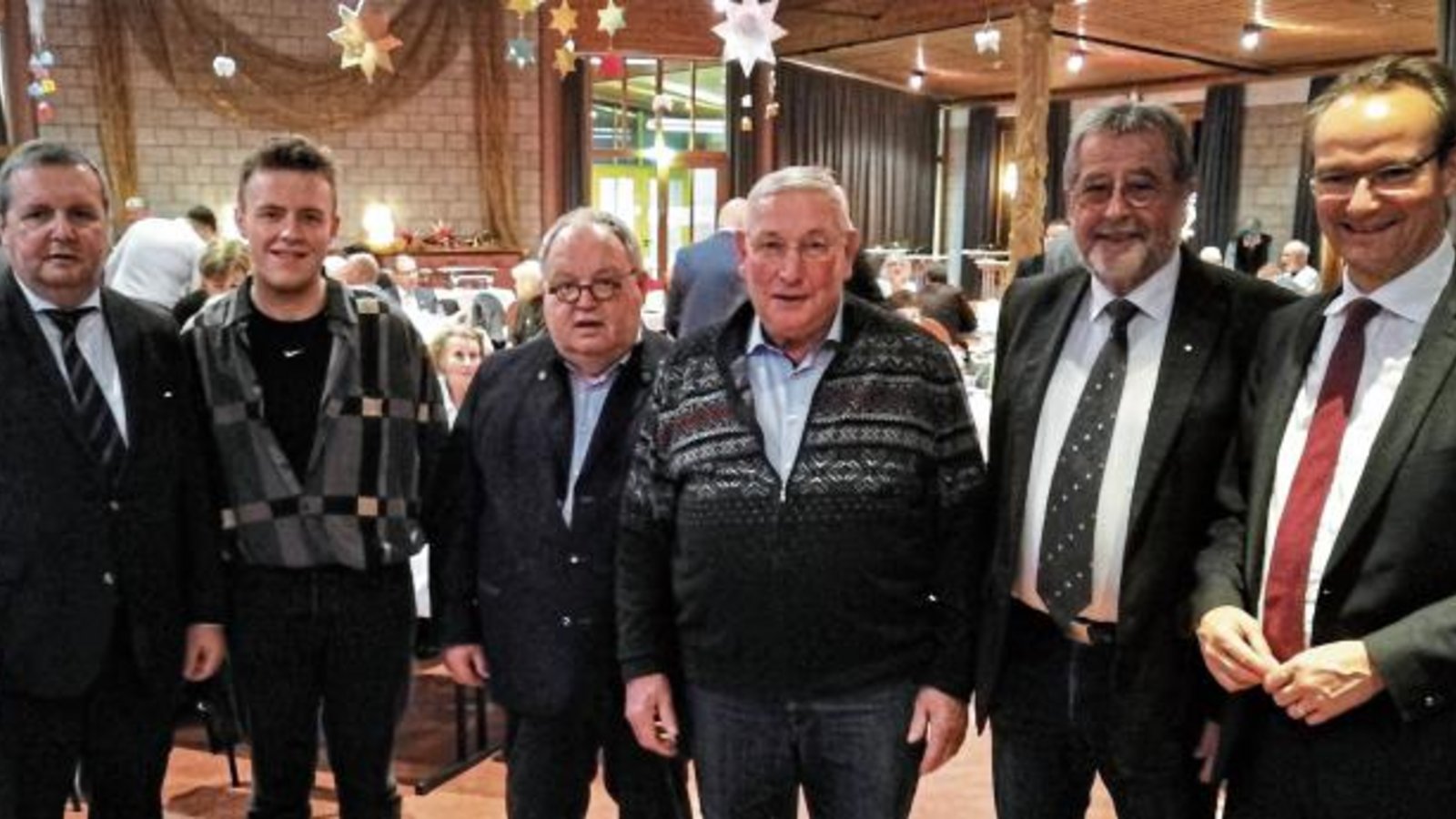 Ehrung beim CDU-Kreisverband: Kreisvorsitzender Gunther Krichbaum (von rechts), Rudi Lang, Dieter Straub, die Stadträte Günter und Johannes Bächle und der ehemalige baden-württembergische Ministerpräsident Stefan Mappus. Foto: p Ehrung beim CDU-Kreisverband: Kreisvorsitzender Gunther Krichbaum (von rechts), Rudi Lang, Dieter Straub, die Stadträte Günter und Johannes Bächle und der ehemalige baden-württembergische Ministerpräsident Stefan Mappus. Foto: p