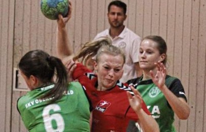 Sophie Maisch (Mitte) hat zehn Treffer zum Sieg des HC Metter-Enz gegen den TSV Wiernsheim beigesteuert und war damit die erfolgreichste Werferin des HCME.  Foto: Archiv/Nachreiner