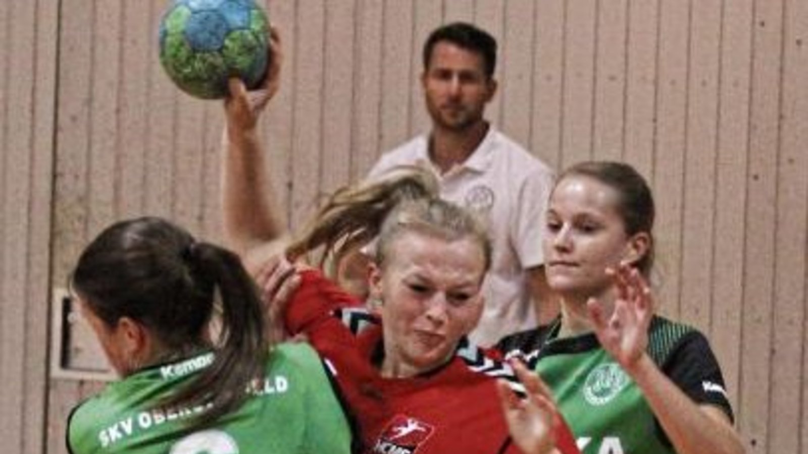 Sophie Maisch (Mitte) hat zehn Treffer zum Sieg des HC Metter-Enz gegen den TSV Wiernsheim beigesteuert und war damit die erfolgreichste Werferin des HCME.  Foto: Archiv/Nachreiner