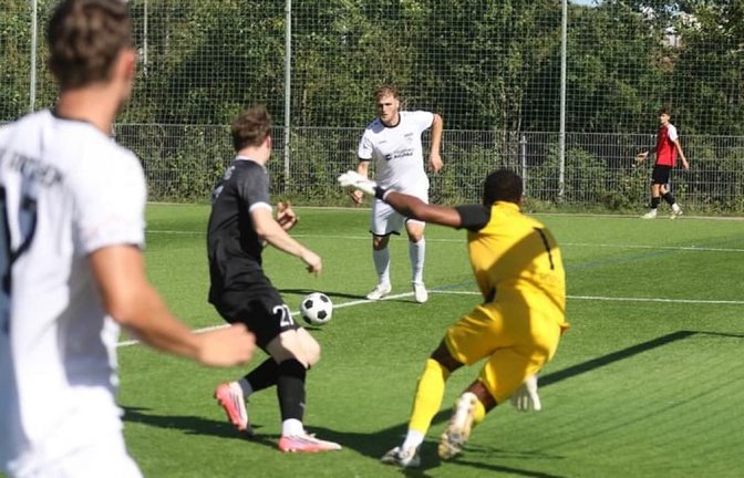 Die SKV Rutesheim startete stark: Markus Wellert (hi.) legte nach dem 1:0 (Foto) nur wenig später das 2:0 nach - doch dann nahm die Partie einen anderen Lauf.<span class='image-autor'>Andreas Gorr</span>