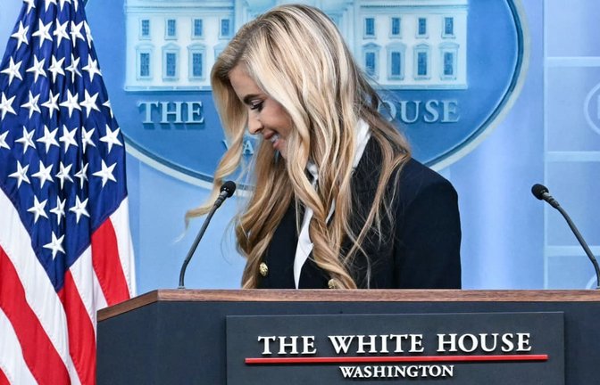 Katie Zacharia hatte bei ihrem ersten öffentlichen Auftritt als Trump-Sprecherin einen nervösen Eindruck gemacht.<span class='image-autor'>JIM WATSON/afp</span>