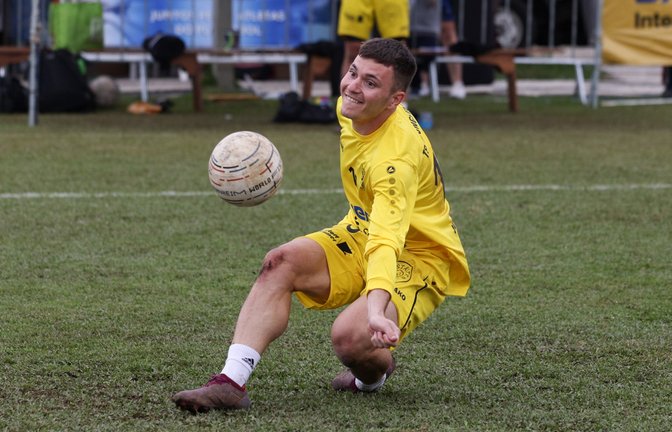 Ein ungewohntes Bild: Der Vaihinger Johannes Jungclaussen steht für den TSV Pfungstadt auf dem Platz. Allerdings nur für die World Tour Finals. <span class='image-autor'>Foto: Faustball Deutschland/Spille</span>
