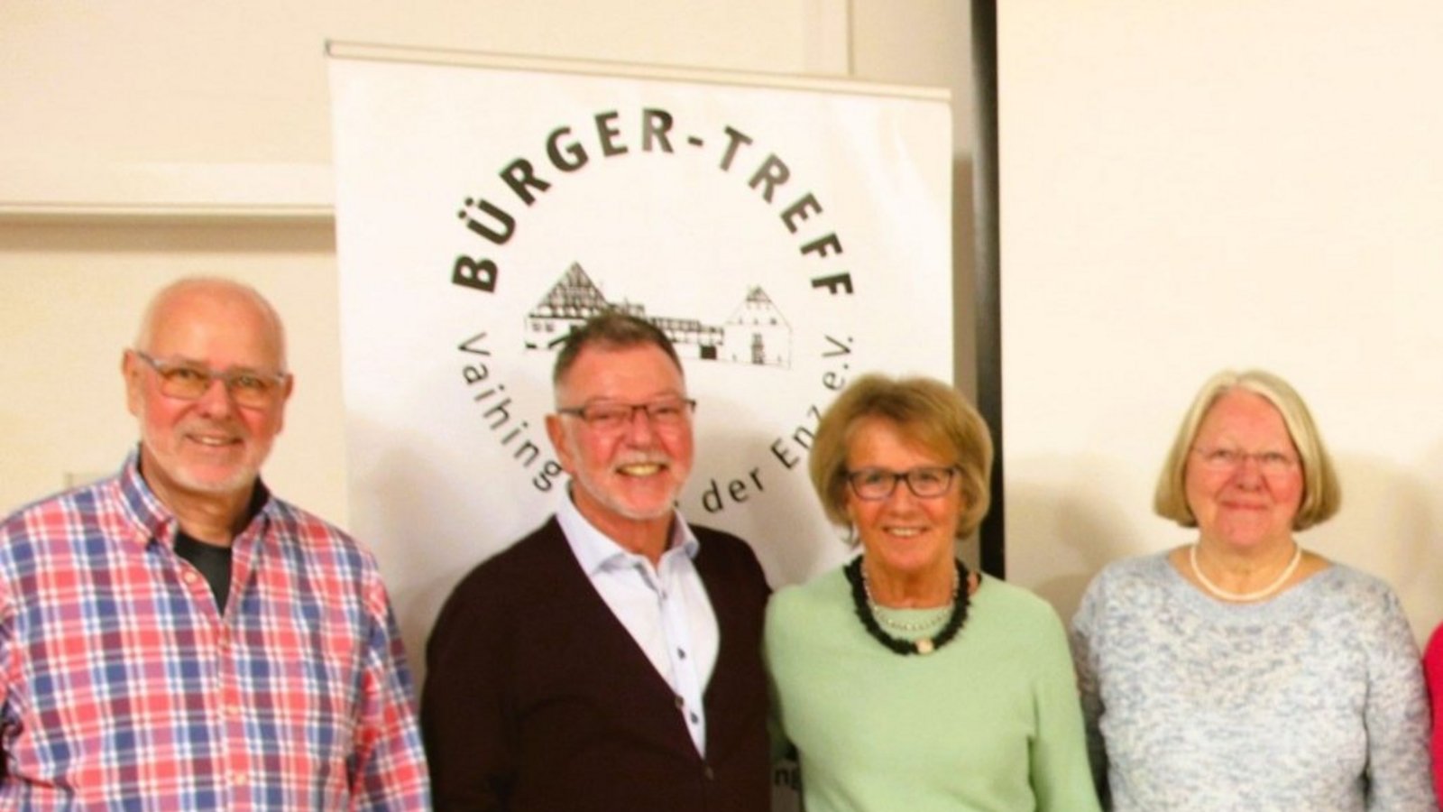 Sie führen den Bürger-Treff (von links): Peter Winterfeld (stellvertretender Vorsitzender), Klaus-Peter Hilgers (Vorsitzender), Christel Uhl, Clothilde Matthias (Beisitzerinnen), Elke Ehrler-Berg (Schriftführerin), Manfred Gruele (Beisitzer), Reinhard Bolter (Kassierer), Eva Schwenk-Fischer (zweite Stellvertreterin des Vorsitzenden). Nicht im Bild: Artur Weinhardt (Beisitzer). Foto: Arning Sie führen den Bürger-Treff (von links): Peter Winterfeld (stellvertretender Vorsitzender), Klaus-Peter Hilgers (Vorsitzender), Christel Uhl, Clothilde Matthias (Beisitzerinnen), Elke Ehrler-Berg (Schriftführerin), Manfred Gruele (Beisitzer), Reinhard Bolter (Kassierer), Eva Schwenk-Fischer (zweite Stellvertreterin des Vorsitzenden). Nicht im Bild: Artur Weinhardt (Beisitzer). Foto: Arning