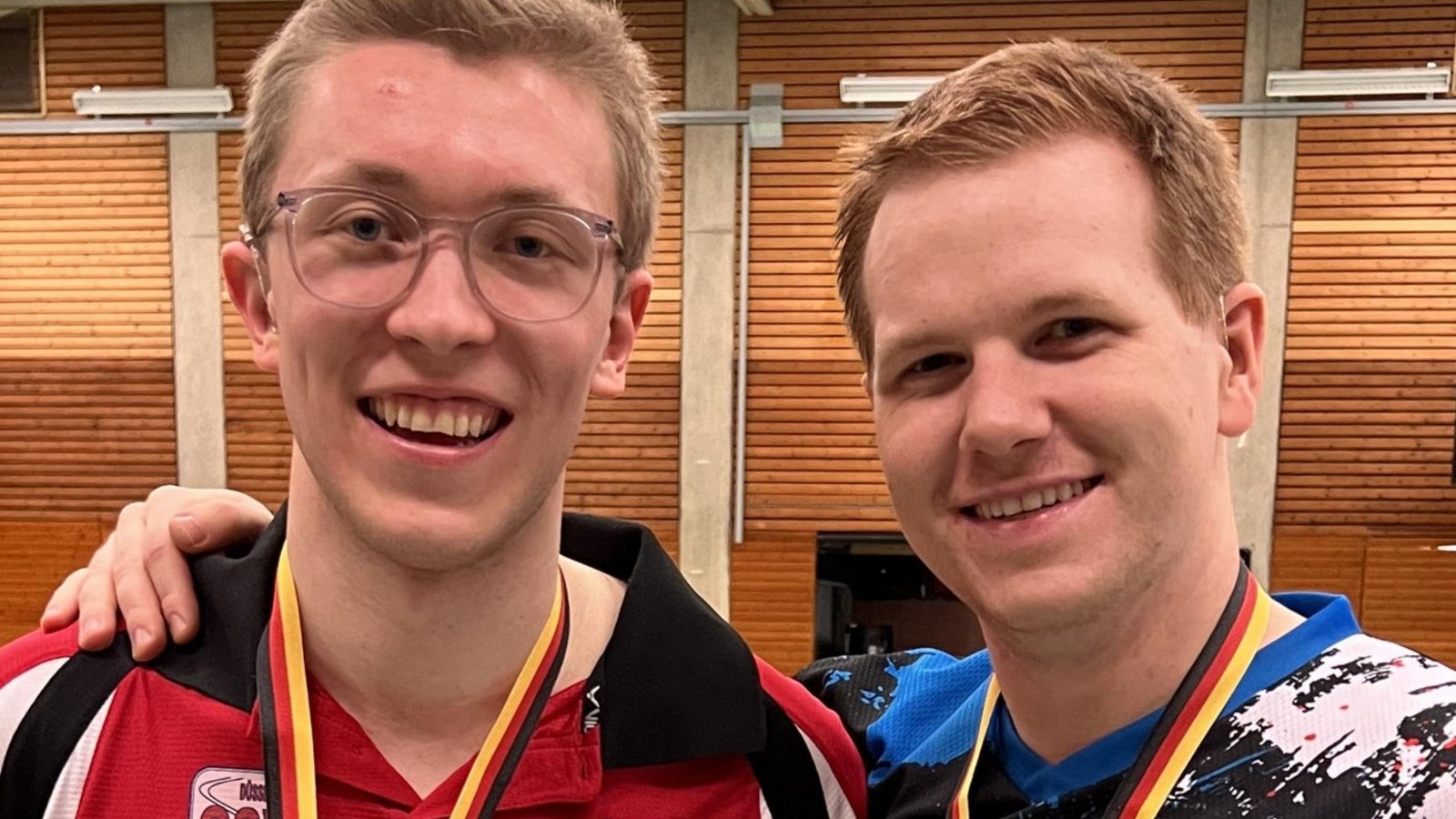 Matthias Kroll (rechts) ist an der Seite von Jan Burike Deutscher Meister im Doppel bei den Badminton-Titelkämpfen der Gehörlosen geworden. Foto: privat