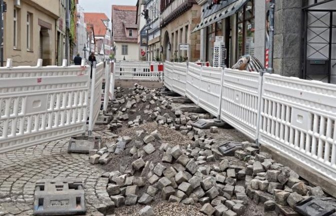 Steinreich präsentiert sich gerade Vaihingens Fußgängerzone.  Foto: Rücker