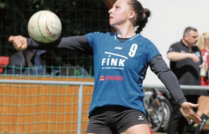 Laura Schinko – bis vor kurzem Kühner – hat mit den TVV-Faustballerinnen einen versöhnlichen Saisonabschluss gefeiert. Foto: Archiv/Nachreiner