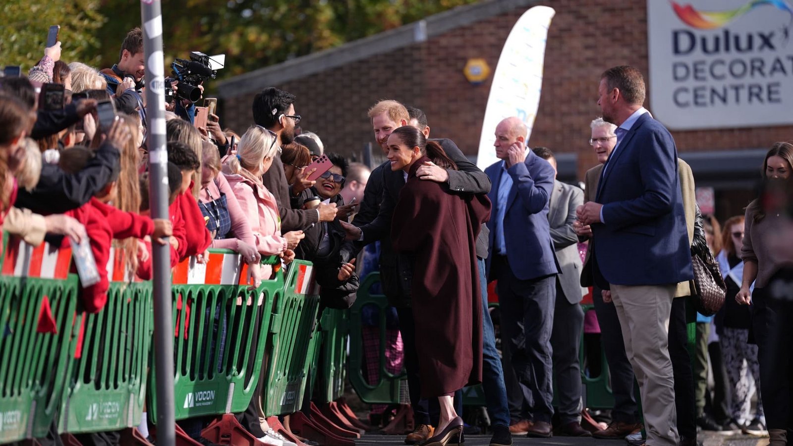 Harry und Meghan sind zurück in der britischen Öffentlichkeit.Joe Giddens/PA Wire/dpa Harry und Meghan sind zurück in der britischen Öffentlichkeit.Joe Giddens/PA Wire/dpa