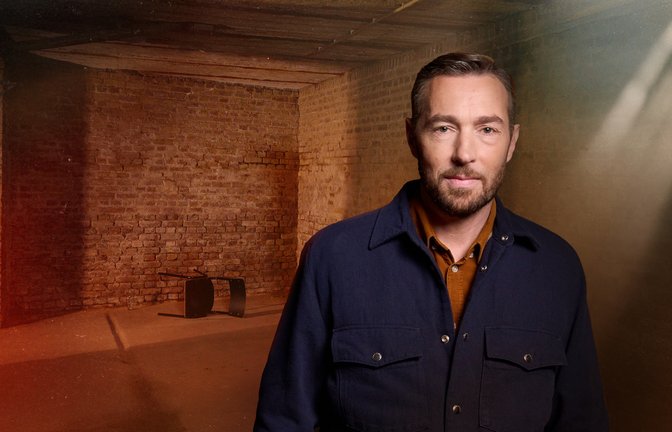 ZDF Moderator Sven Voss beim Dreh von "XY gelöst".<span class='image-autor'>Foto: ZDF und Oliver Rüther / [M] Brand New</span>