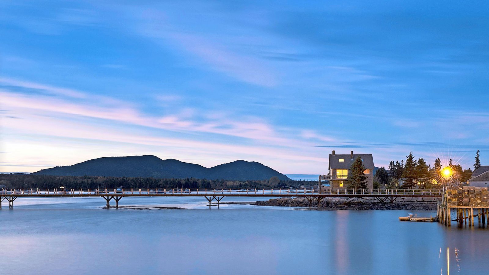 An der Küste von  Maine, wo dieses  Haus steht, spielen sich häufig die Romane von Elizabeth Strout ab, so auch „Am Meer.Foto: imago/imago stock&people