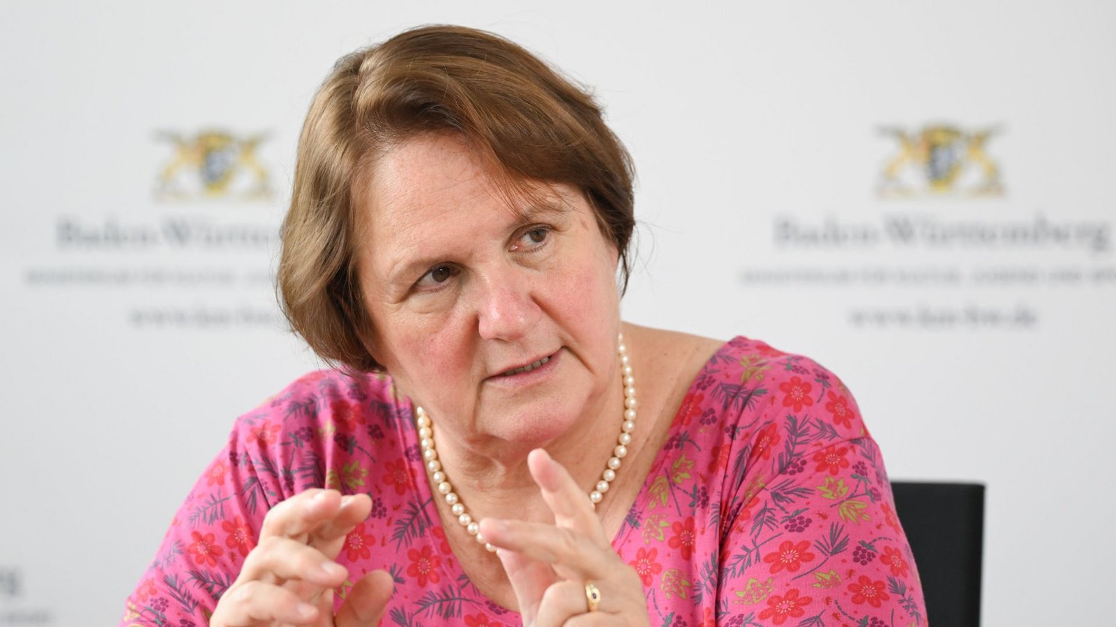 Kultusministerin Schopper spricht eine Einladung an Referendare aus. Die halten das Angebot für vergiftet.Foto: dpa Kultusministerin Schopper spricht eine Einladung an Referendare aus. Die halten das Angebot für vergiftet.Foto: dpa