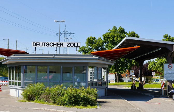 Alexander Dobrindt (CSU) fährt einen härteren Migrationskurs. Dazu gehören Grenzkontrollen (Symbolfoto).<span class='image-autor'>Foto: IMAGO/Mandoga Media/IMAGO/MANDOGA MEDIA</span>