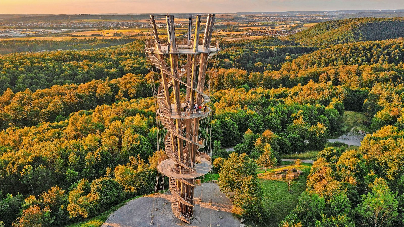 Der Schönbuchturm ragt weithin sichtbar aus den Bäumen.Foto: imago//Franz Walter