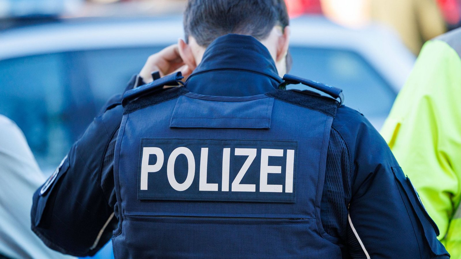 Weil ein 16-Jähriger sein Zimmer nicht aufräumen wollte, hat er die Polizei in Rheinland-Pfalz eingeschaltet. (Symbolbild)Foto: IMAGO/Andy Bünning
