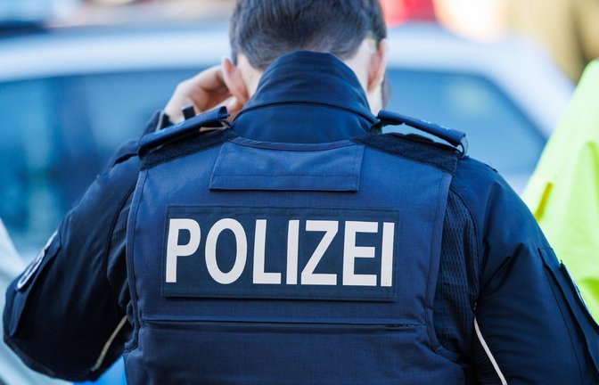Weil ein 16-Jähriger sein Zimmer nicht aufräumen wollte, hat er die Polizei in Rheinland-Pfalz eingeschaltet. (Symbolbild)<span class='image-autor'>Foto: IMAGO/Andy Bünning</span>