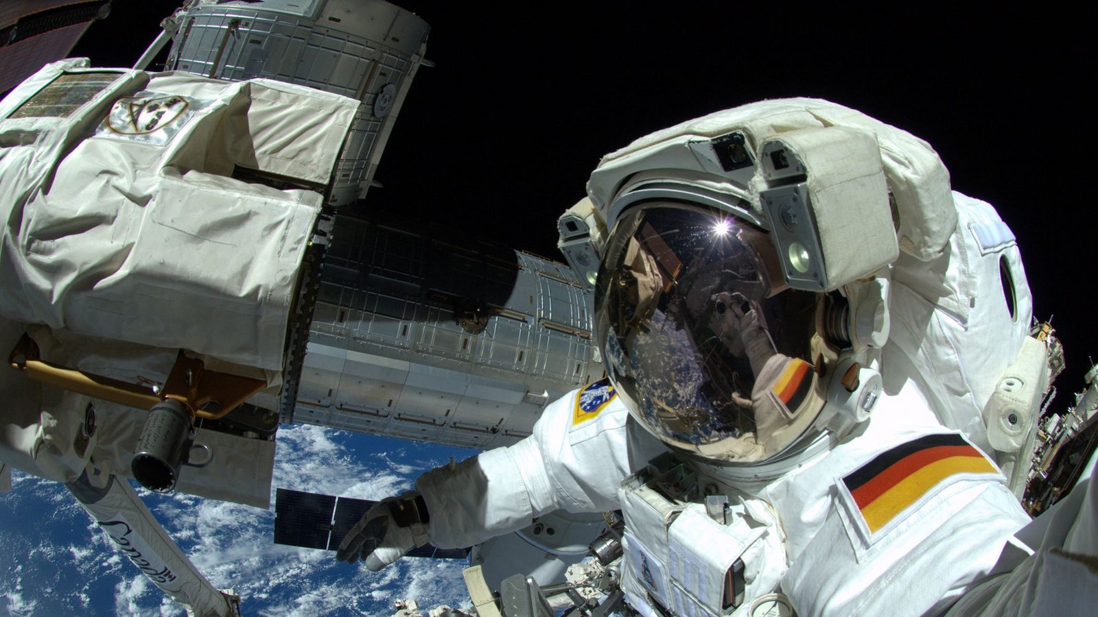 Der deutsche Astronaut Alexander Gerst, hier beiseinem ISS-Einsatz 2014, ist ein Kandidat für eine europäische Mondmission.Foto: dpa Der deutsche Astronaut Alexander Gerst, hier beiseinem ISS-Einsatz 2014, ist ein Kandidat für eine europäische Mondmission.Foto: dpa