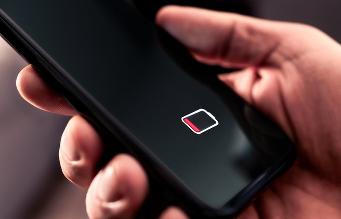 Probieren Sie diese Tricks, wenn das Handy nicht lädt.<span class='image-autor'>Foto: Tero Vesalainen / shutterstock.com</span>
