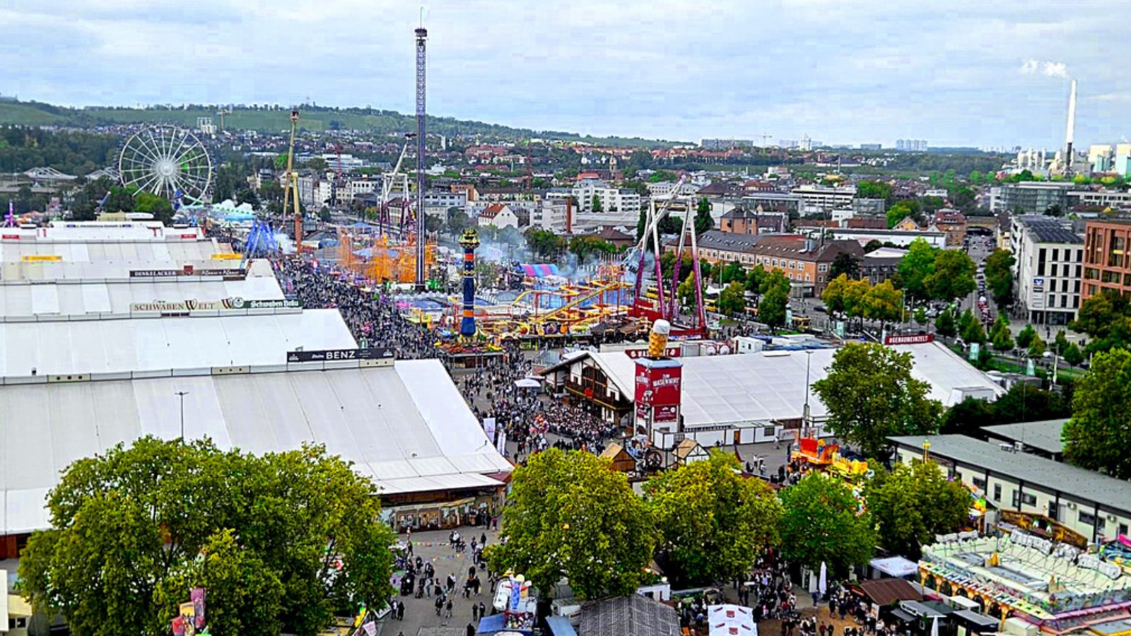 Blick auf den Cannstatter Wasen am Sonntagnachmittag.Foto: Andreas Rosar Blick auf den Cannstatter Wasen am Sonntagnachmittag.Foto: Andreas Rosar