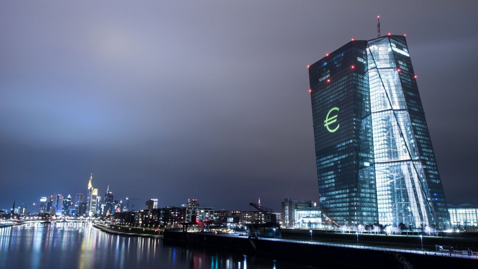 Die EZB hebt den Leitzins im Euroraum erneut an.Foto: dpa/Boris Roessler