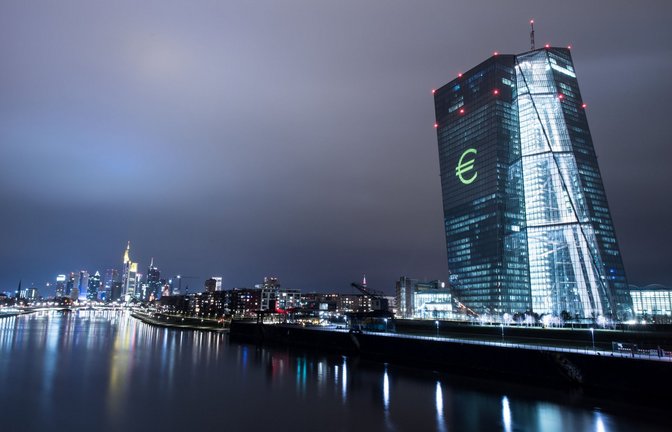 Die EZB hebt den Leitzins im Euroraum erneut an.<span class='image-autor'>Foto: dpa/Boris Roessler</span>
